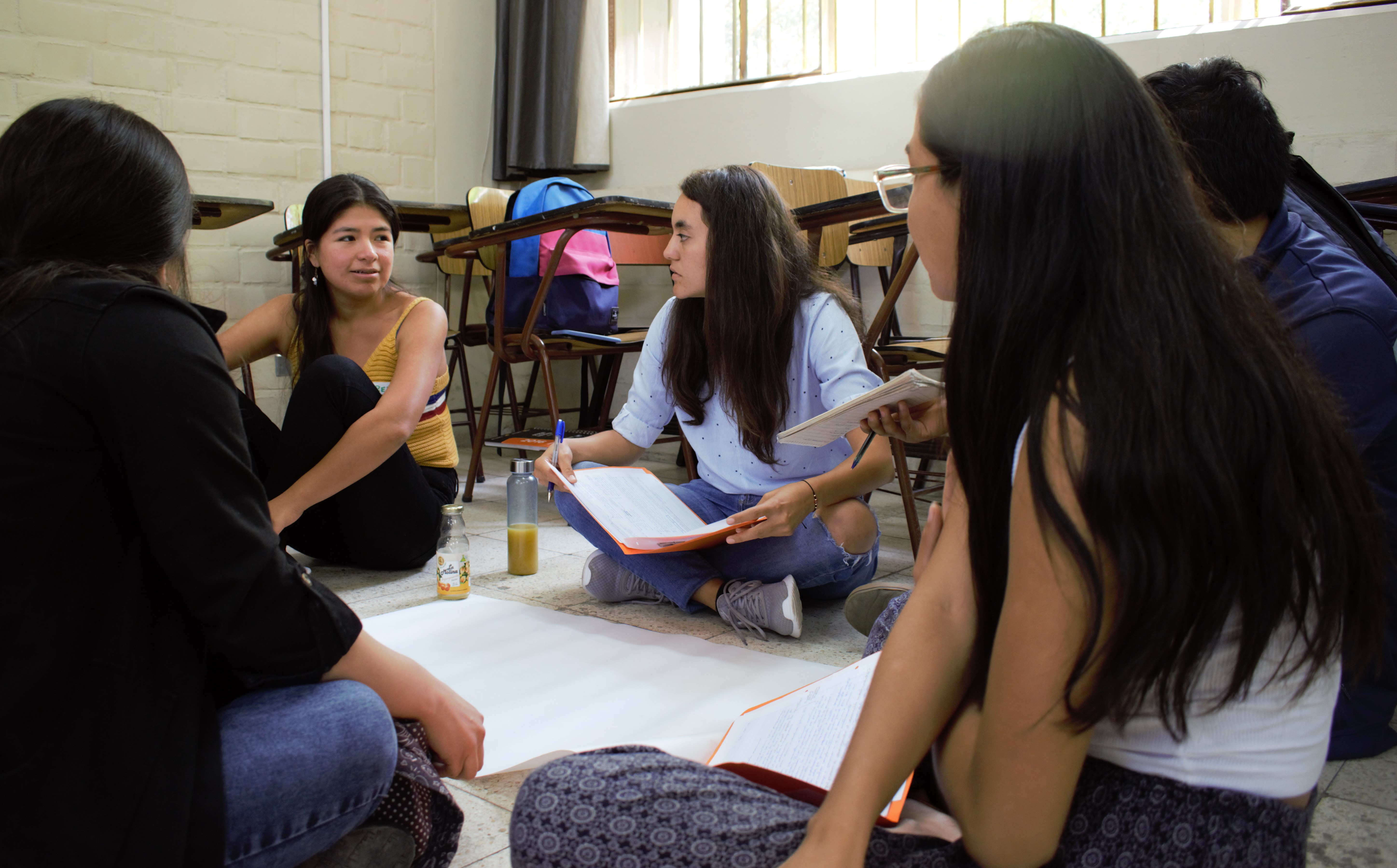 Students of Peru discussing about agriculture issues.